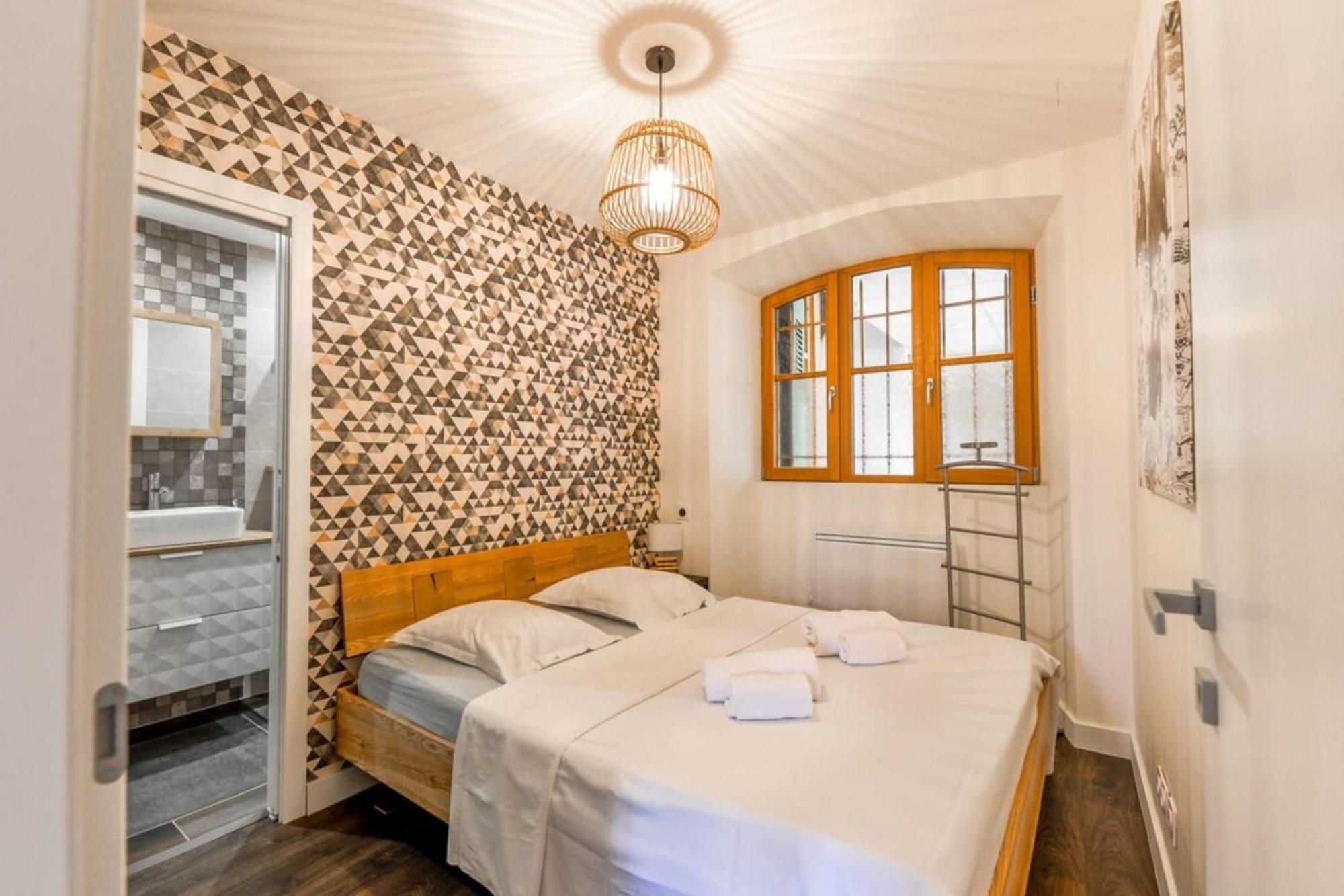 3-Star Rated Apartment In The Heart Of The Old Town With A View Annecy Luaran gambar
